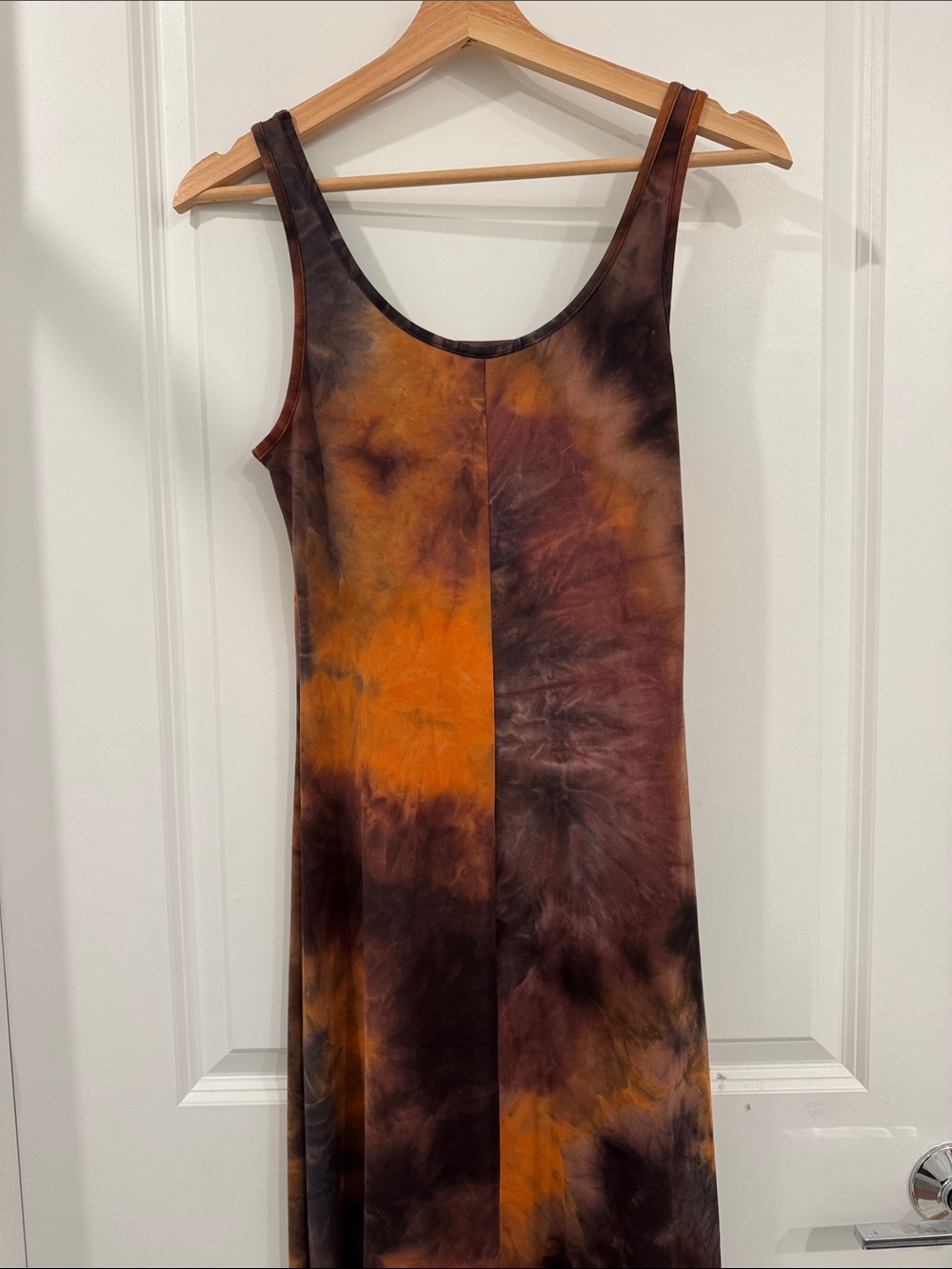 Tie-Dye Scoop Neck Maxi Dress in Burnt Orange and Brown - Picture 2 of 4